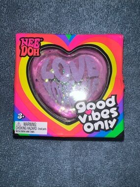 **AUTHENTIC** NeeDoh Good Vibes Only Heart Stress Ball - Pink/Purple